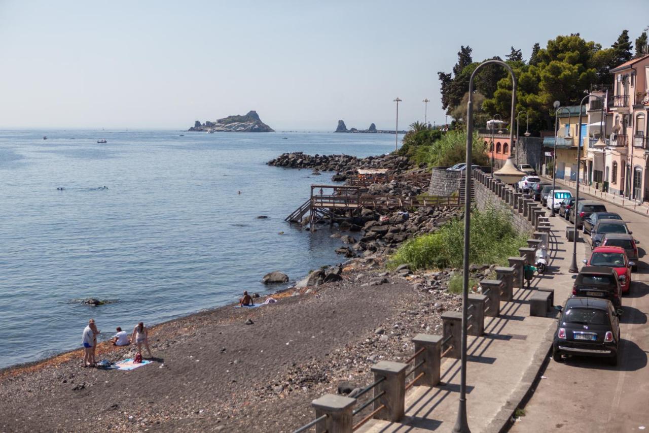 Bed and Breakfast Un Tuffo Nella Baia Di Capomulini Ачиреале Экстерьер фото