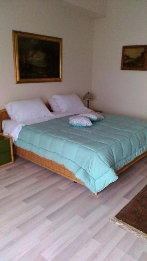 Bed and Breakfast Un Tuffo Nella Baia Di Capomulini Ачиреале Экстерьер фото